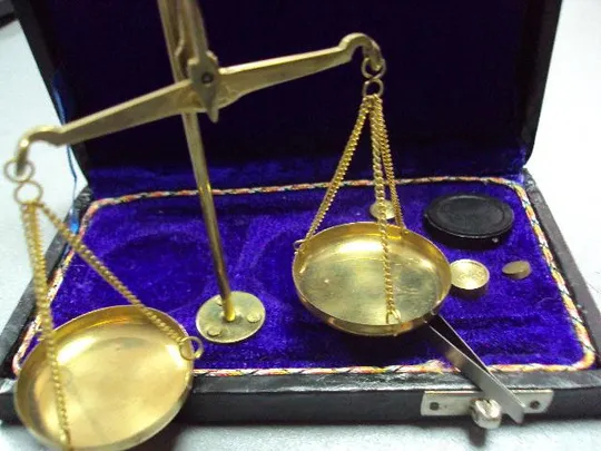 Весы карманные с гирьками в футляре длина 16,2 см, высота весов 12,5 см №11518 Недорого