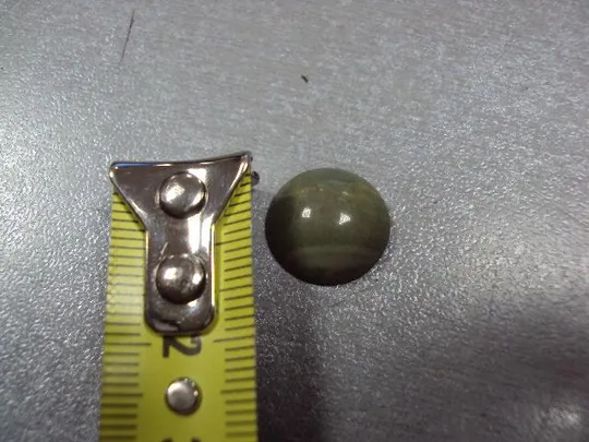 Камень жадеит зеленый хаки круглый для ювелирных изделий вес 1,53 г размер 5 х 14,5 мм №13259 З аукціону