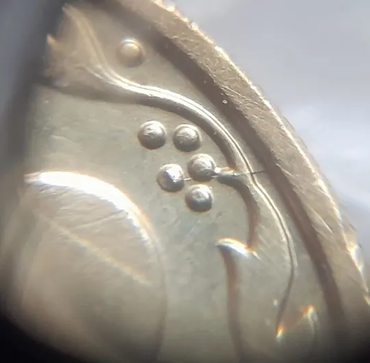 (5506) 10 копійок 2010 розкол в 1 гроні від канту на реверсі (10 копеек 2010 брак) Де купити