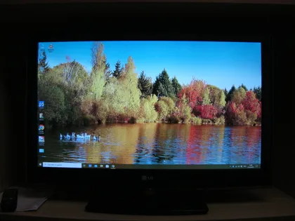 фото, Робочий Матовий Телевізор LG 32LV2500-UA 32" 1080p LED Пульт Д/У + Відео-Кабеля та Перетворювач Напруги 220В-110В з США