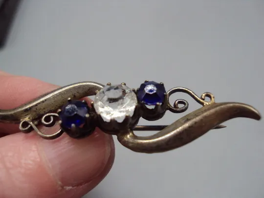 Брошка с белой и синими вставками брошь серебро вес 3,39 г 5,2 см (застежка плохо держит) №15801 Інтернет-аукціон