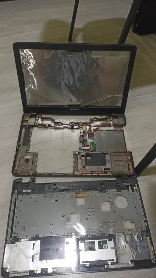 Корпус Medion E7420 в зборі З аукціону