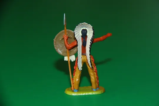 Купити ІНДІАНЕЦЬ ВОЖДЬ ІЗ СПИСОМ №6802 4 индеец ELASTOLIN 40мм ФРГ