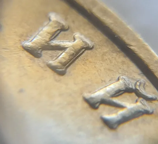 (6599) 1 гривня 2006 різновид викрошки у цифрі &quot;2&quot; слова &quot;2006&quot; на гурті + двійний удар на реверсі (1 гривна 2006 брак) Де купити