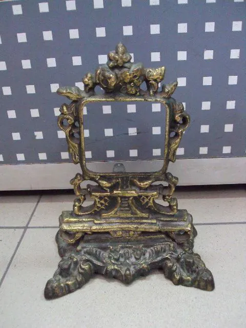 Корпус под часы настольные каминные бронза высота 22,5 см, посадочный под часы 7,3 х 7,5 см №11402 Ціна