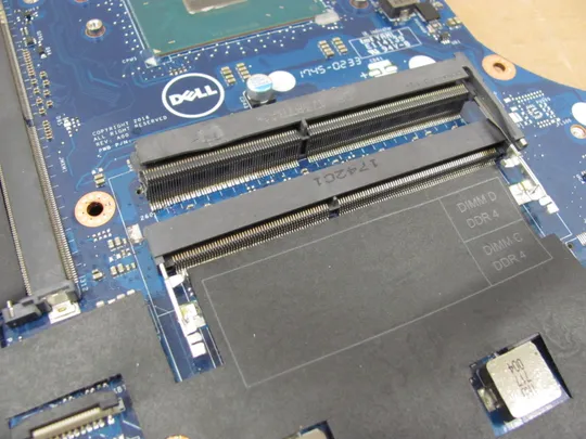 812-2 материнська плата CAP10 LA-E321P i7-7820HQ SR32N для Dell Precision 7710 7720 оригінал Де купити