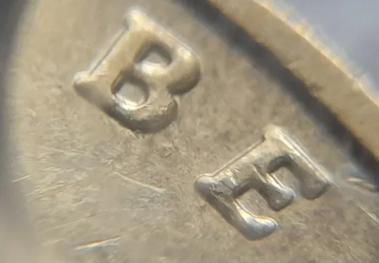 (6657) 1 гривня 2006 різновид викрошки у букві "А" слова "ОДНА" на гурті + зминання на реверсі (1 гривна 2006 брак) Продаж