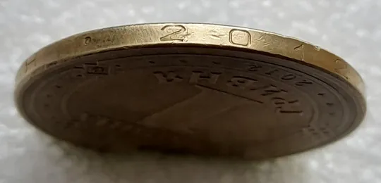 Купити (4679) 1 гривня 2012 різновид викрошки у першій цифрі "2" слова "2012" на гурті (1 гривна 2012 брак)