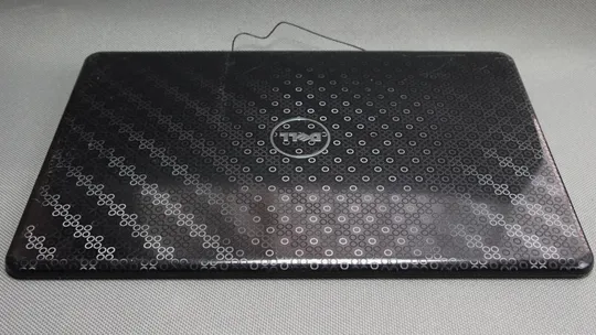 крышка матрицы от ноутбука Dell Inspiron M5030  петли. шлейфы. вэбкамера. матрица (не рабочая). З аукціону
