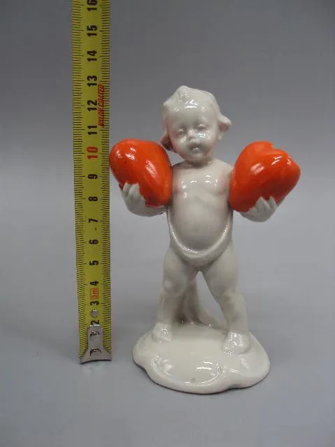 Фигура фарфор статуэтка Германия путти ребенок держит сердца мальчик с сердечками 12,7 см №13229 Характеристики