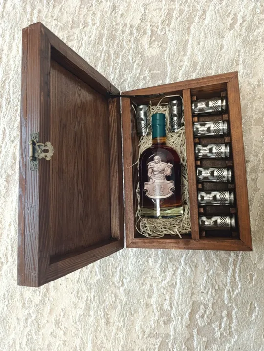 Сувенірний подарунковий набір “ЗСУ” з декоративною пляшкою та металевими чарками (ручна робота) Інструкція