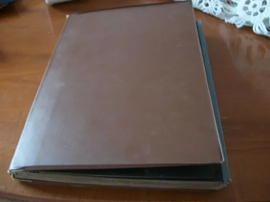 Альбом для Марок СССР , размер 30х21х2-см , коричневый , 1972-год . Ціна
