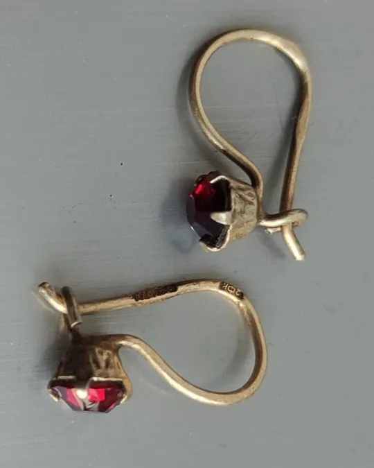 Небольшие, но очень симпатичные винтажные серебряные серьги с камешками из СССР,звезда ns332 Продаж