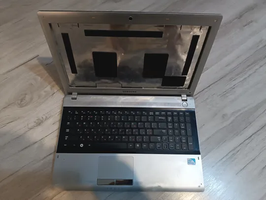 Корпус для ноутбука Samsung RV518 весь в зборі з клавіатурою та тачпадом Ціна