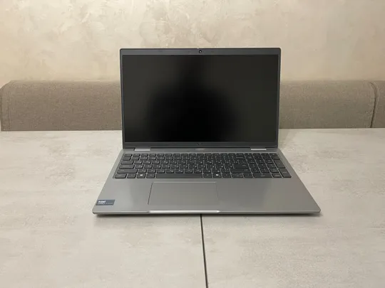 Ноутбук Dell Latitude 5550, 15,6&quot; FHD IPS, i5-135H 14 ядер, 16GB DDR5, 256GB SSD Продаж