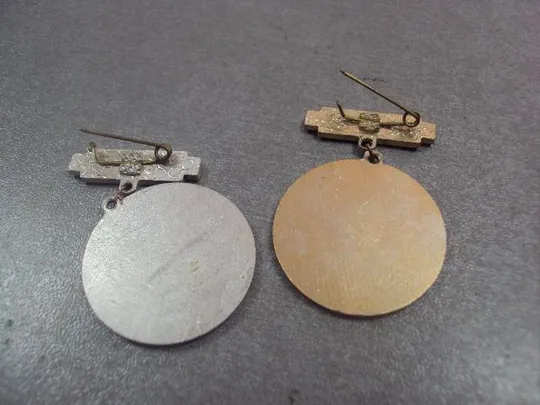 Купити знак юный авангардовец 1 и 2 место лот 2 шт №12463