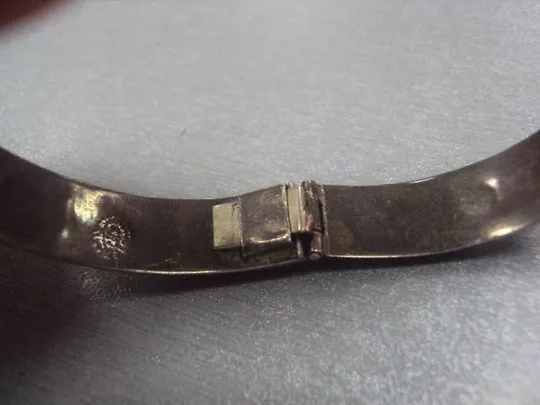 Женский жесткий браслет эмаль серебро вес 16,91 г Недорого