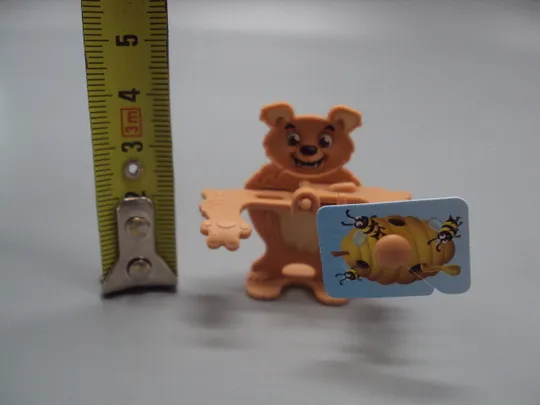 Фигурка киндер сюрприз VQ113 Ferrero медведь жонглер ведмідь жонглює №18608л Де купити