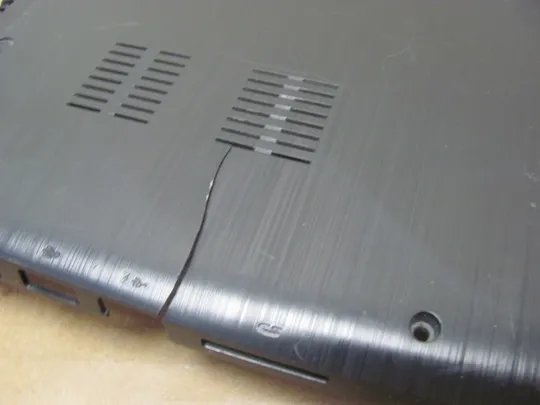 номер0939-4 Кришка дно піддон корпуса Нижний корпус(дно)для ноутбука низ дно поддон 13N0-DRA0501 H000089560 для Toshiba Satellite 14 L40DW E45W L40W-C E45W-C E45DW  оригінал З аукціону