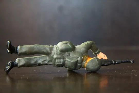 солдат ГДР с автоматом 70-75мм резина Продаж