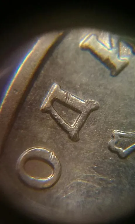 (786) 1 гривня 2010 здвоєння вліво букв на реверсі (двійний удар, удар вдогонку)(1 гривна 2010 брак) З аукціону