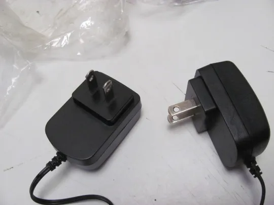 0796 адаптер живлення  S004LU0900050 9V 500MA  5 шт НІМЕЧЧИНА З аукціону