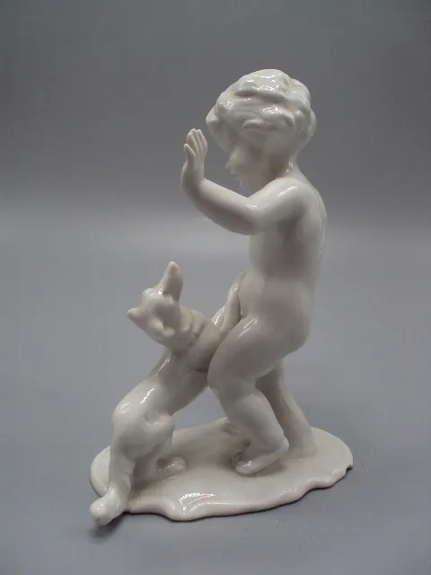 Фигура фарфор Wallendorf Германия Валлендорф ребенок мальчик играет с собакой собачкой 16 см №15464 Торговий майданчик