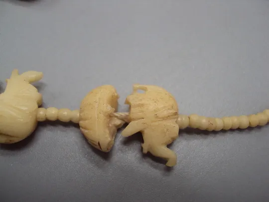 Бижутерия бусы в один ряд ожерелье камень слоны длина 40,4 см под реставрацию №15863 Інструкція