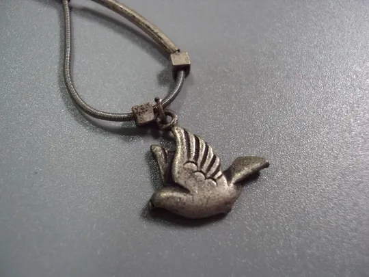 Бижутерия браслет посеребрение с подвеской голубь тянется на пружине №10841 Інтернет-аукціон