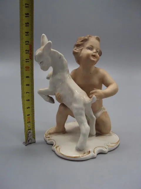 Купити Фигура фарфор Германия путти ребенок и козлик мальчик с козленком высота 14 см №14345