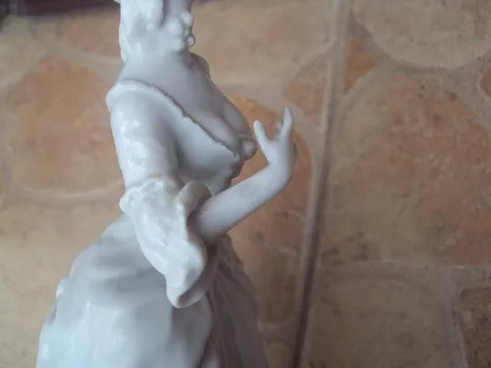 Фарфоровая фигура Валлендорф девушка дама в платье Валендорф 19 см (на пальцах склейка) №3211 З аукціону