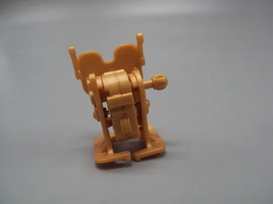 Фигурка киндер сюрприз VD203А Ferrero Robot Oro механический робот (заводится и ходит) №18606л Недорого