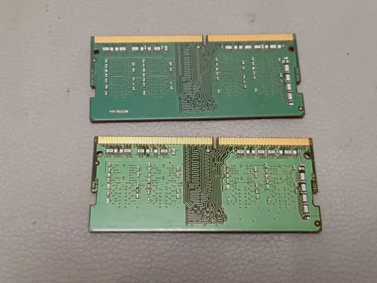 1070C  оперативна пам'ять 2шт З аукціону