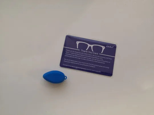 Комплект чохол для окулярів, Серветка та Тестова карта для перевірки захисту від синього світла на лінзах, УФ-тест з ультрафіолетовим ліхтариком (17) З аукціону