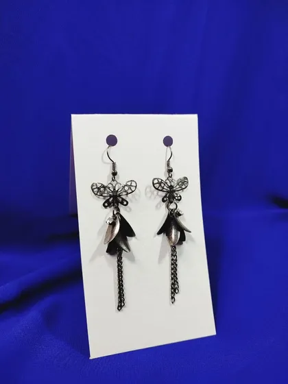 фото, Сережки “Метелик у сутінках” – сріблясто-чорні з підвісками