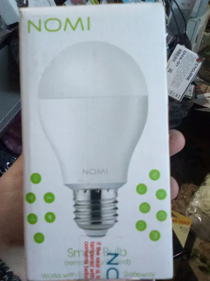 фото, нова розумна лампочка номі. не тестив.в коробці