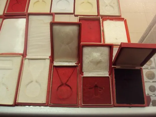 Купити орден венгия футляр коробка к награде лот 15 шт  №8912