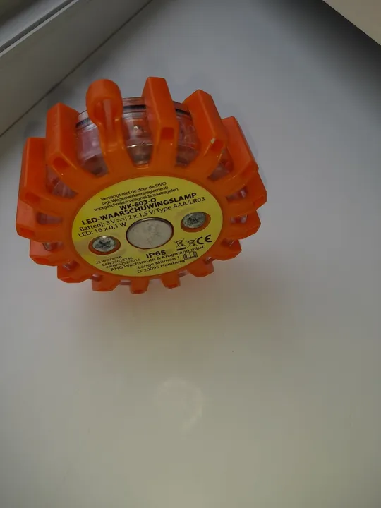 Купити Червоний світлодіодний сигналізатор безпеки на магніті з 9 функціями