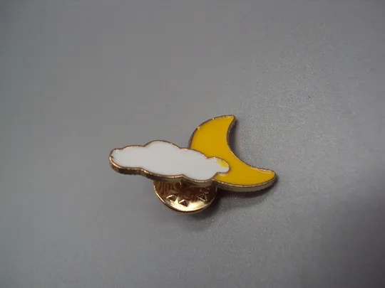 Значок пін хмара і місяць хмаринка хмарка знак брошка №18463 Ціна