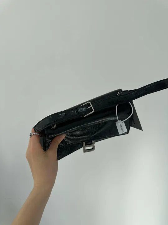 Сумка Balenciaga Crush Medium Handbag Crushed Calfskin in Black\Silver 99746 Характеристики