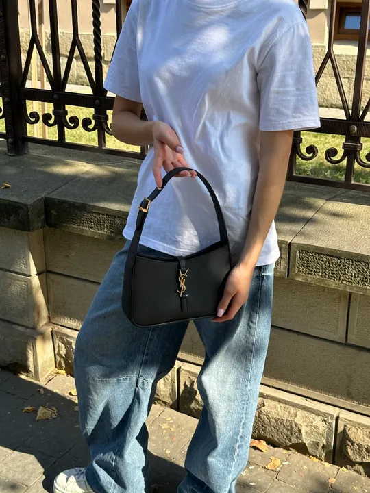 Сумка жіноча Yves Saint Laurent Hobo Le 5 A 7 Leather Shoulder Bag in Black Продаж