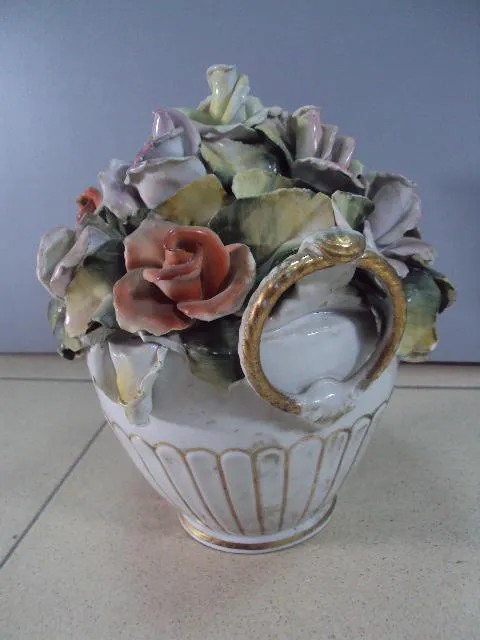 Фигура фарфор статуэка Румыния ваза с цветами розами высота 22 см №12977 Продаж