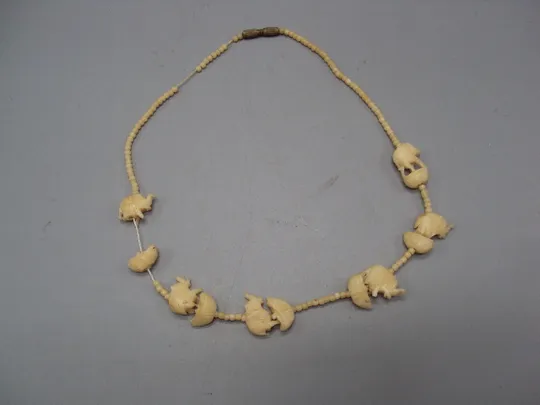 Бижутерия бусы в один ряд ожерелье камень слоны длина 40,4 см под реставрацию №15863 Ціна