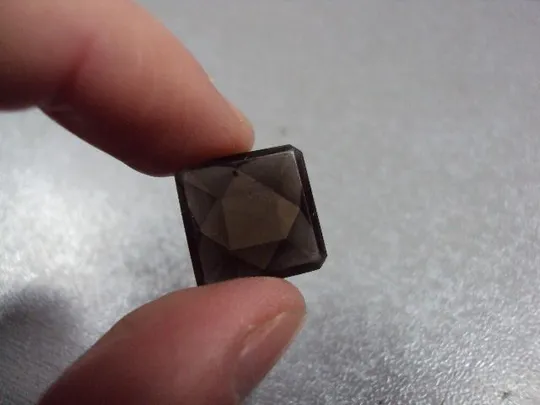 Камень Раухтопаз дымчатый кварц квадрат для ювелирных изделий вес 1,99 г размер 7х19х19 мм №13278 Недорого