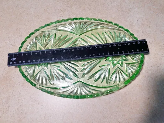 Блюдо піднос таця старе радянське зелене кольорове овальне скло Скол Вживане Продаж