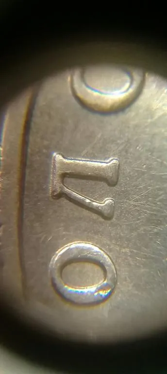 Купити (786) 1 гривня 2010 здвоєння вліво букв на реверсі (двійний удар, удар вдогонку)(1 гривна 2010 брак)