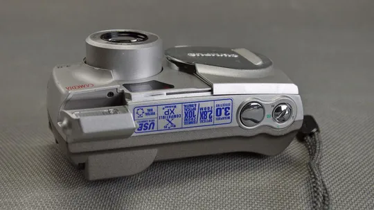 Цифровой фотоаппарат 3.0Mpix Olympus Camedia D-550 + EQ 36-100мм Zoom lens x2.8 Вживане Де купити