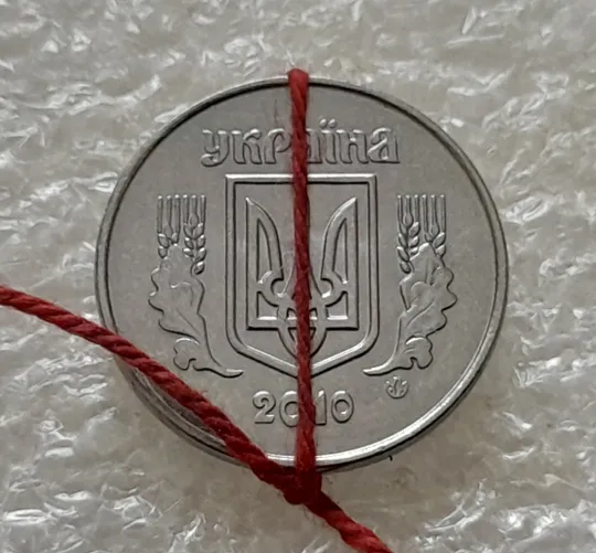 Купити (5487) 2 копійки 2010 поворот (порушення соосності) + викрошки на реверсі /2 копейки 2010 брак сдвиг