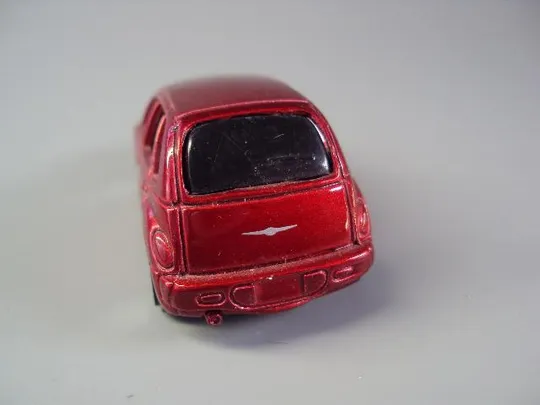 машинка chrysler pt cruiser maisto красный Китай высота 3 см, длина 7 см №10833 З аукціону