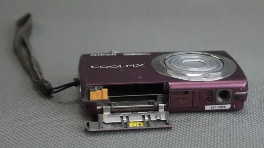 Цифровой фотоаппарат Nikon Coolpix S220 10.0Mpix ліловий Вживане З аукціону